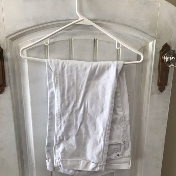 🆕- NWOT - Signature Levi Capris - Picture 2 of 6